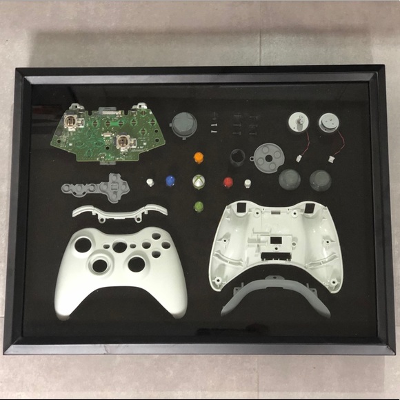Xbox controller in shadow box - Picture 4 of 4
